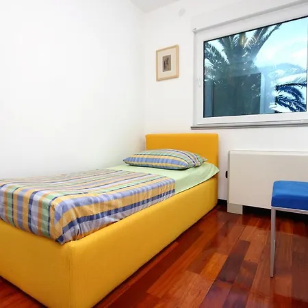 Seaside Luxury With A Swimming Pool Podstrana, Split - 9466 פודסטראנה